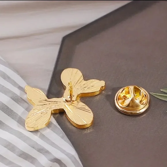 **Cute cartoon sausage dog enamel pin** - Picture 2 of 5